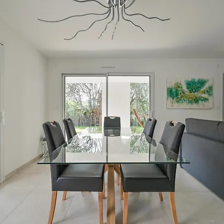 T3 Neuf – C13 - Jardin-terrasse Et Piscine – Accès Direct Plages Et Centre Village