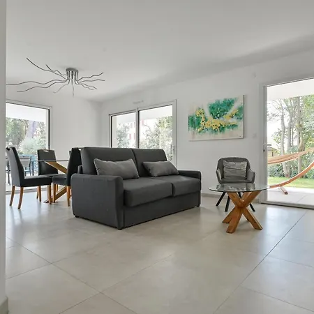 T3 Neuf – C13 - Jardin-terrasse Et Piscine – Accès Direct Plages Et Centre Village Apartment Saint-Cyr-sur-Mer