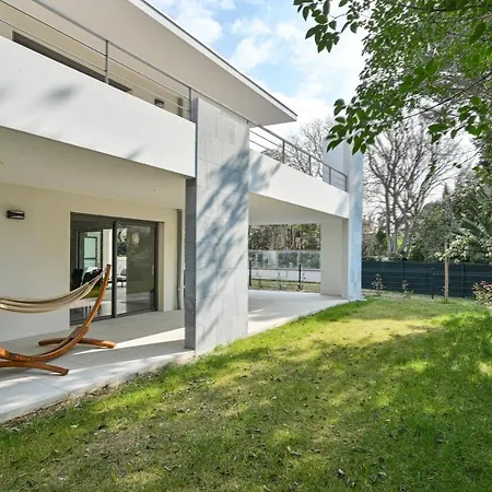 T3 Neuf – C13 - Jardin-terrasse Et Piscine – Accès Direct Plages Et Centre Village Apartment